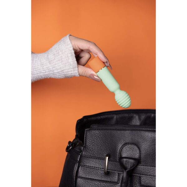 Ribbed Mini Vibrator with USB Charger - obrazek 11