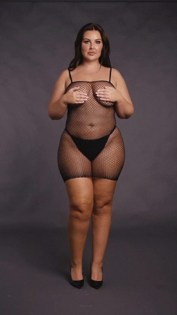 Short dress with fishnet structure and spaghetti straps - obrazek 7